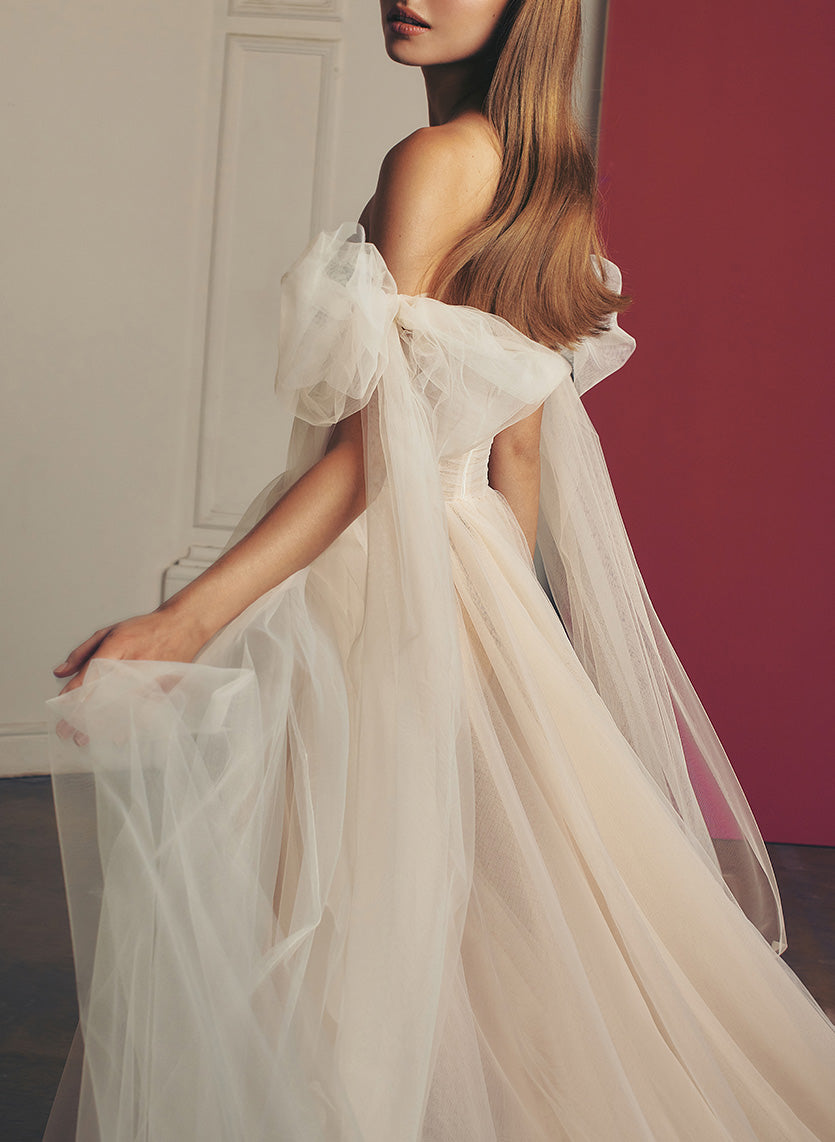 Long Off-The-Shoulder A-Line Tulle Wedding Dresses With Split Front