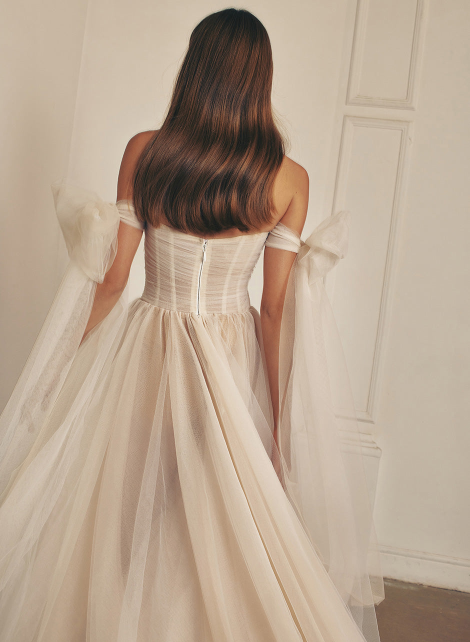 Long Off-The-Shoulder A-Line Tulle Wedding Dresses With Split Front