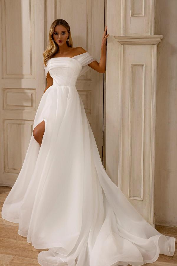 Gorgeous A-Line Strapless Sleeveless Split Wedding Dresses with Tulle Chapel Train