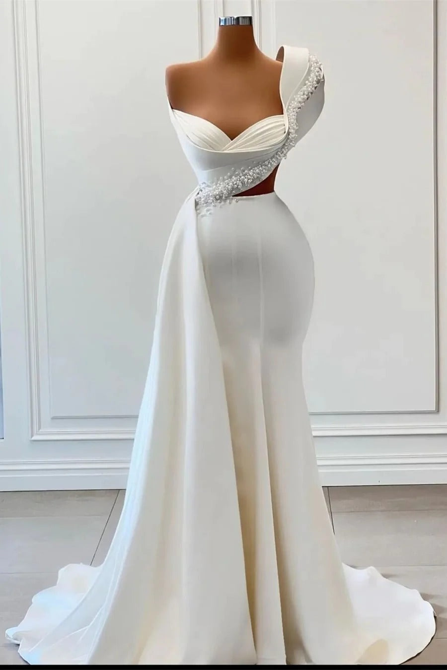 Elegant Mermaid One-Shoulder Sweetheart Satin Sleeveless Long Pearls Prom Dress