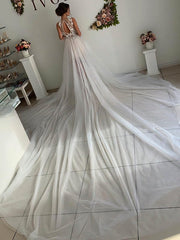 A-line Scoop Neck Tulle Chapel Train Wedding Dress with Appliques Lace