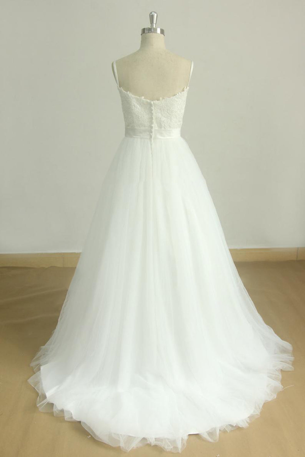 Chic Spaghetti Straps V-Neck Wedding Dresses White Tulle Appliques Bridal Gowns Online-27dress