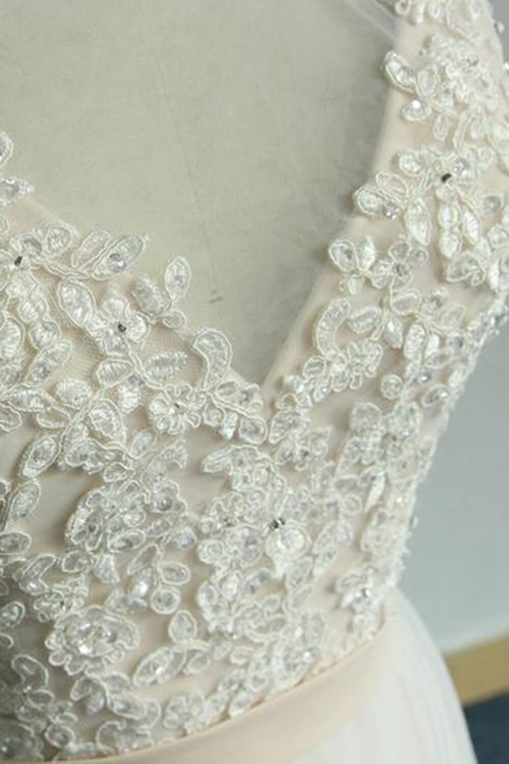 Chic Straps Sleeveless Appliques Wedding Dress A-line Tulle White Bridal Gowns On Sale-27dress