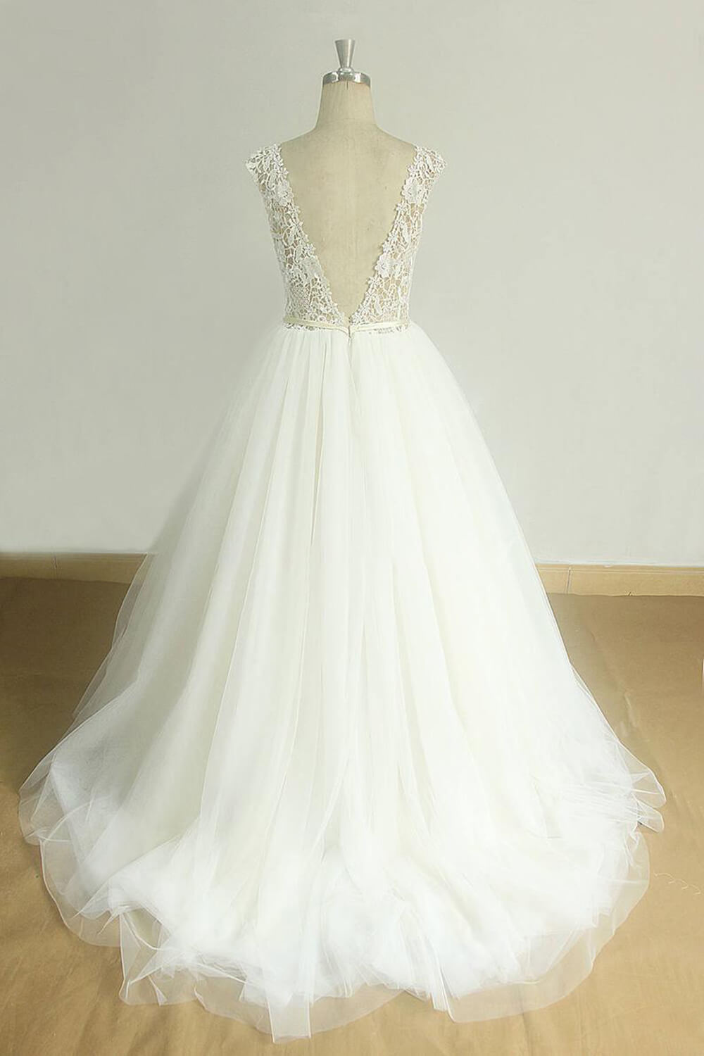 Chic V-neck Straps Tulle Wedding Dresses A-line Appliques Sleeveless Bridal Gowns On Sale-27dress