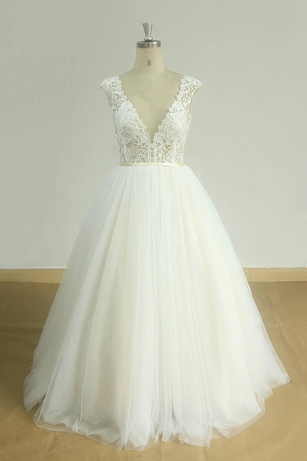 Chic V-neck Straps Tulle Wedding Dresses A-line Appliques Sleeveless Bridal Gowns On Sale-27dress