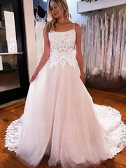 Elegant Tulle Ball Gown Wedding Dress with Appliques and Square Neckline