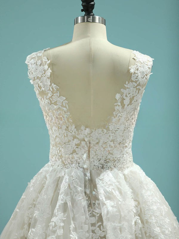 Elegant V-neck Appliques Lace Ball Gown Wedding Dress