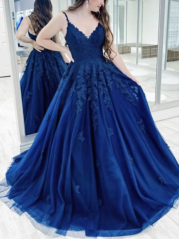 Elegant V-neck Appliques Lace Prom Dress with Tulle Sweep Train