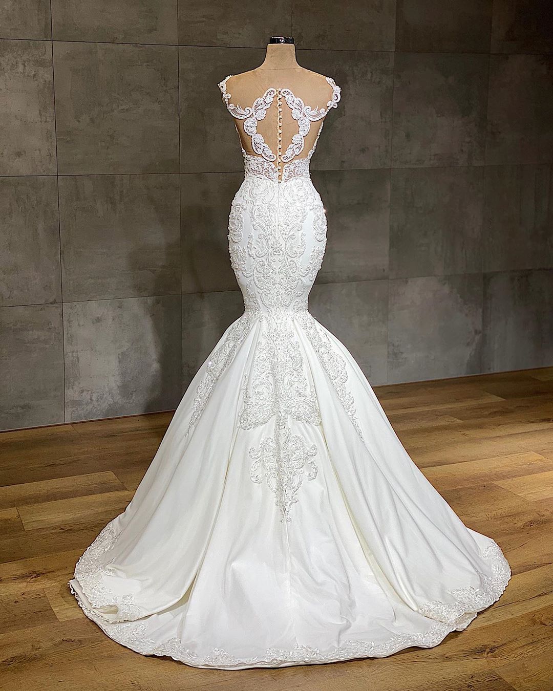 Exquisite Long Lace V-neck Sleeveless Mermaid Wedding Dresses-27Dress