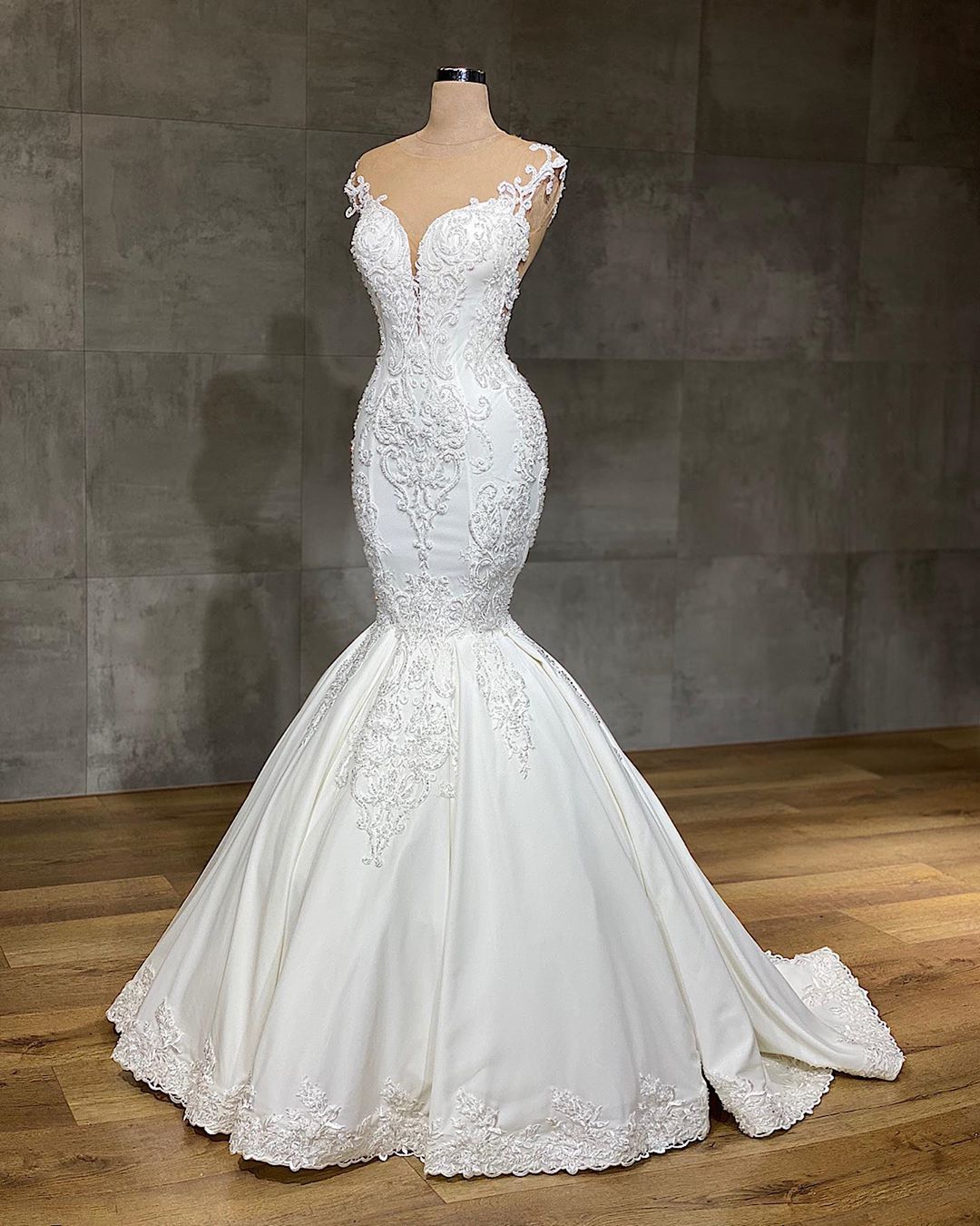 Exquisite Long Lace V-neck Sleeveless Mermaid Wedding Dresses-27Dress