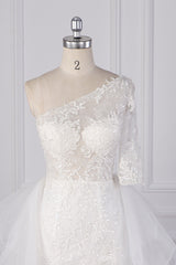 Glamorous Sheath Lace Tulle Wedding Dress One-Shoulder 3/4 Sleeve Appliques Bridal Gowns Online-27dress