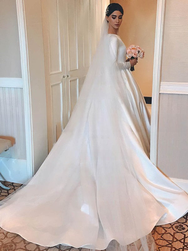 Gorgeous Ball Gown Scoop Neck Satin Court Train Wedding Dress