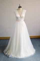 Gorgeous V-neck Sleeveless A-line Wedding Dresses Champgne Tulle Bridal Gowns With Appliques On Sale-27dress