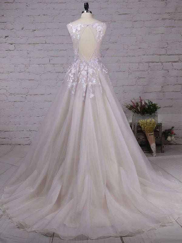 Princess V-neck Tulle Court Train Prom Dresses with Appliques Lace