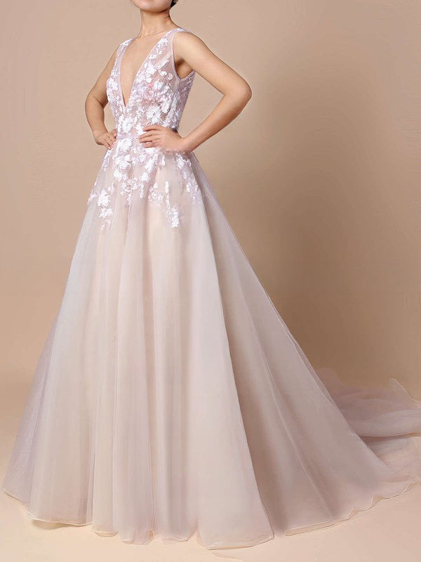 Princess V-neck Tulle Court Train Prom Dresses with Appliques Lace