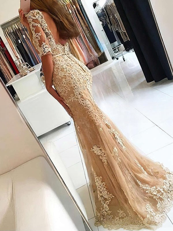 Stunning Trumpet/Mermaid Prom Dress with Scoop Neck, Tulle Sweep Train and Appliques Lace Details