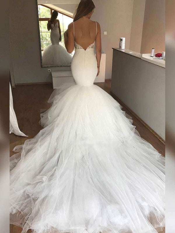 Tulle Chapel Train V-neck Trumpet/Mermaid Wedding Dress with Appliques Lace