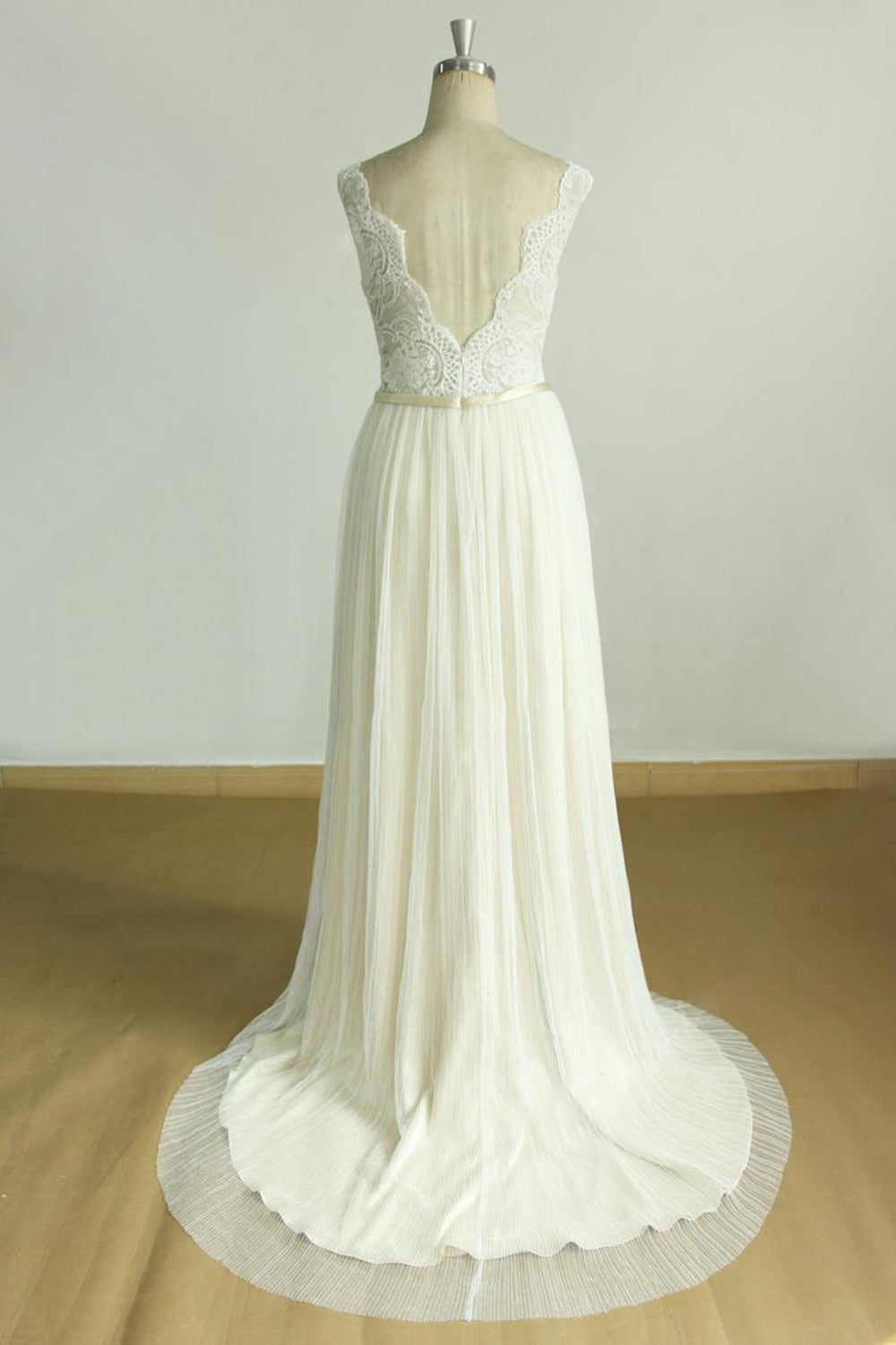 Unique Appliques Straps V-neck Wedding Dress White Sleeveless Tulle Bridal Gowns On Sale-27dress