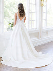 V-neck Satin Court Train Wedding Dress With Appliques Lace for Ball Gowns