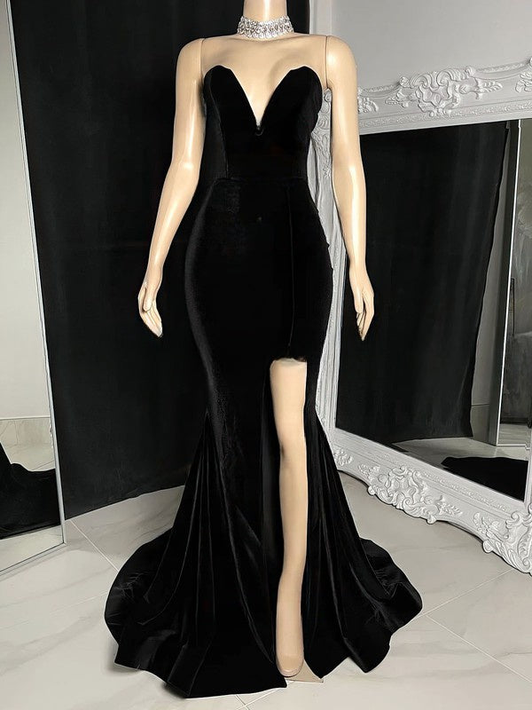 V-neck Velvet Prom Dress with Split Front and Sheath/Column Sweep Train