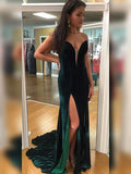 V-neck Velvet Trumpet/Mermaid Prom Dress with Split Front and Sweep Train